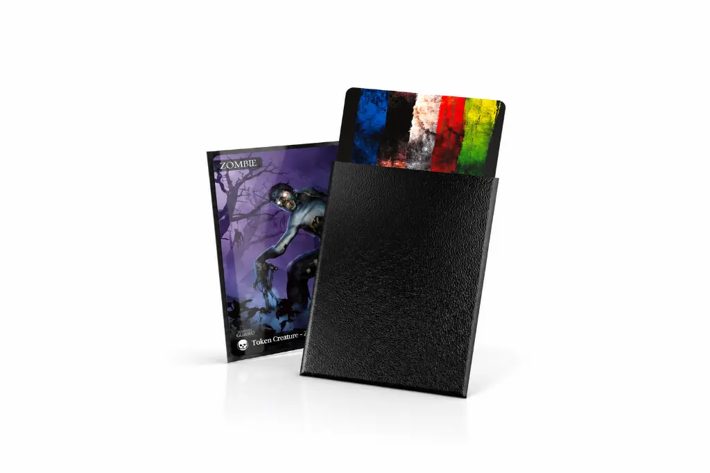 Protège-cartes noir et carte zombie.webp