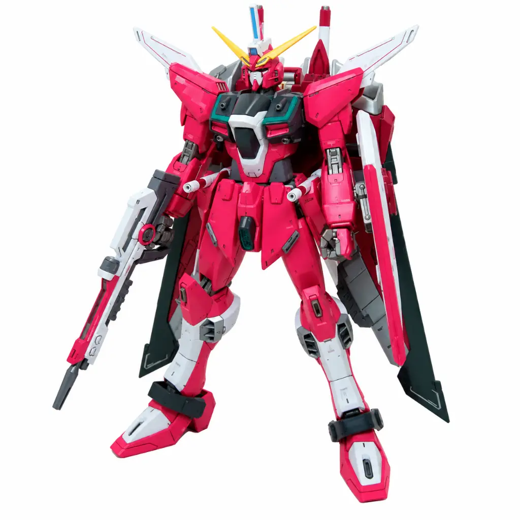 Maquette mécha Gundam rouge et blanc.webp